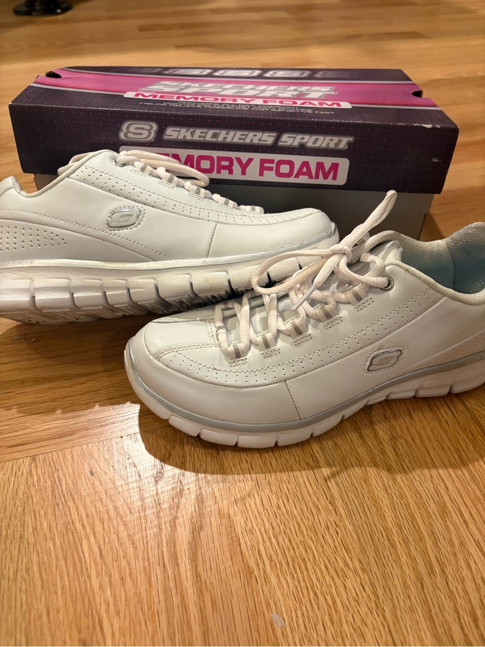 NIB Skechers Women's White Memory Foam Comfort Sneakers Sz 8.5